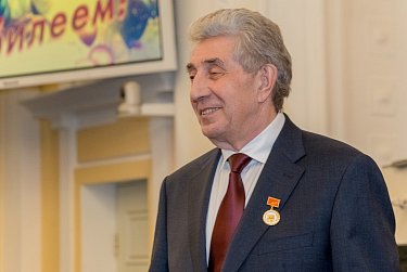 Сергею Грачеву вручен золотой знак